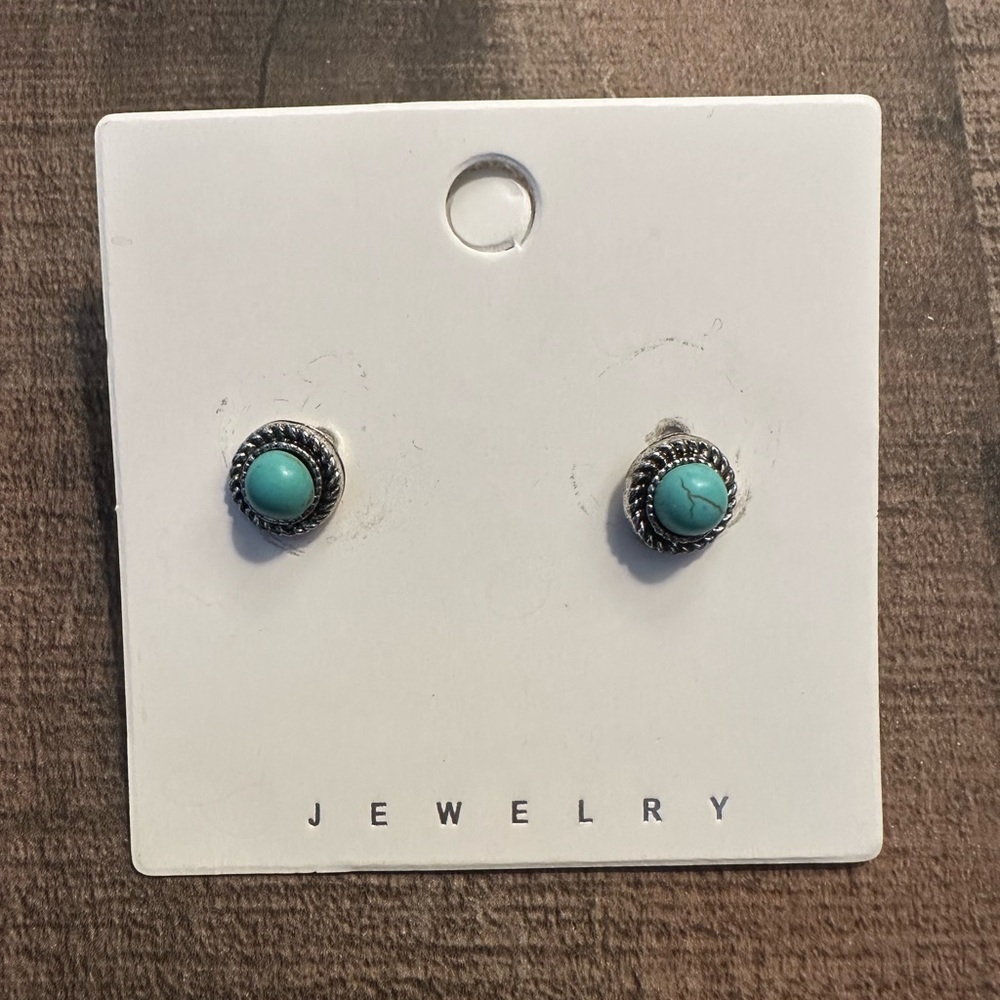 ☘️ Turquoise and silver stud earrings